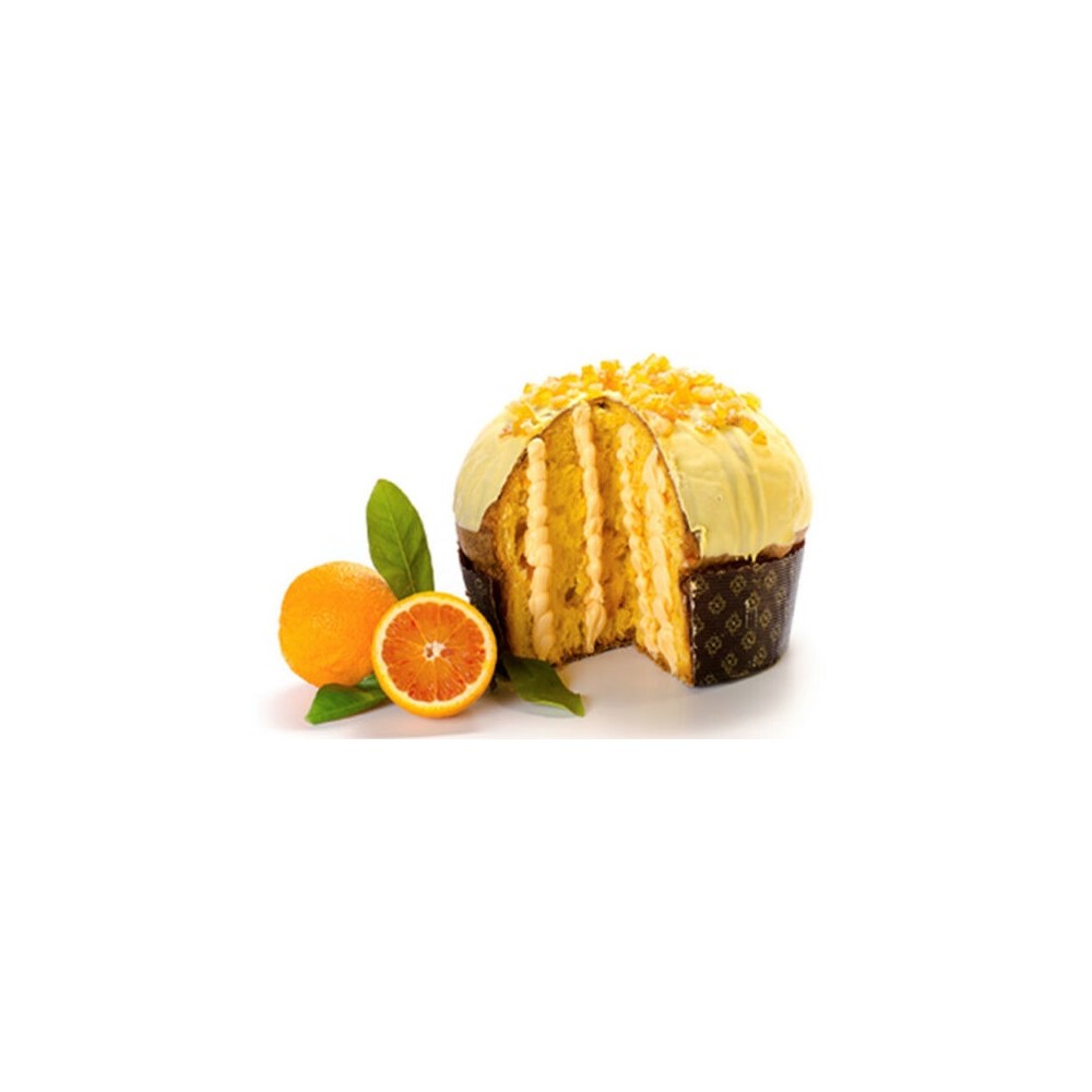 Handgefertigter Panettone mit Orangenaroma im Spritzbeutel